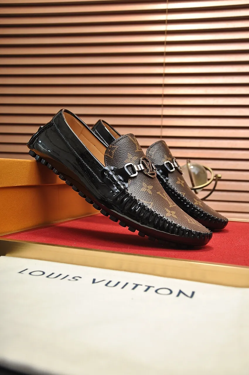 Men's men's shoes 💰420💶 [LV Doudou shoes] (water-dyed cowhide lining) new model is on the market, available on the official website. The new Doudou shoes are processed into single-color materials, and the uppers are made of imported horsehide leather. The body of the shoe is fully hemmed with mark thread, and is lined with imported original cowhide leather. The elegant shoe shape is super suitable for all-matching, and the size is 38-44.